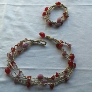 Set necklace and bracelet